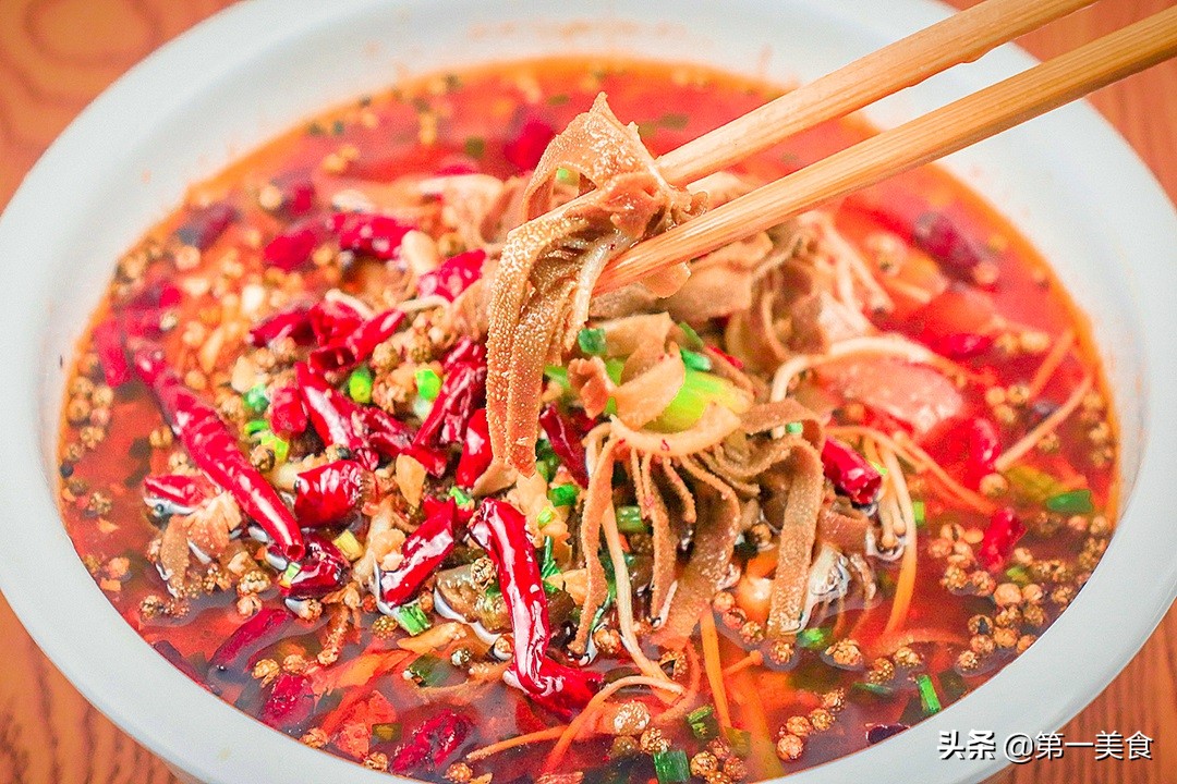 水煮毛肚脆嫩爽口,重庆正宗火爆毛肚做法