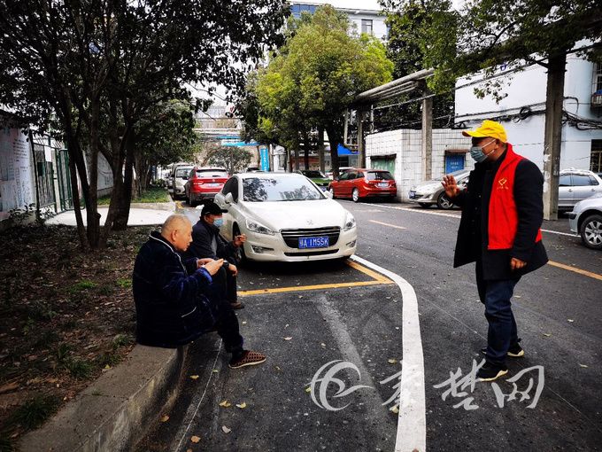 「十堰」潘红：一天帮居民搬运生活物资千余斤