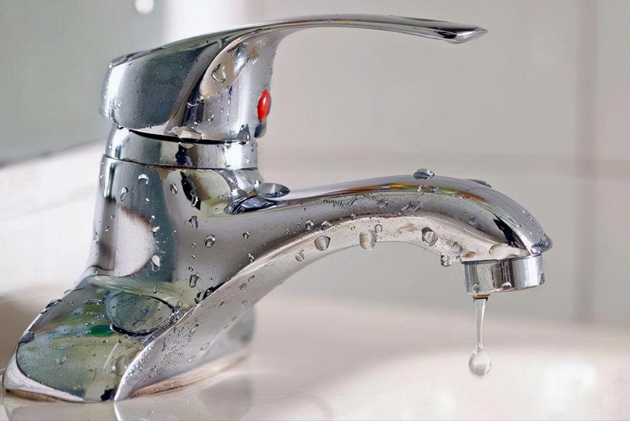 厨房冷热水龙头旋转处漏水怎么办,厨房冷热水龙头漏水怎样拆开维修