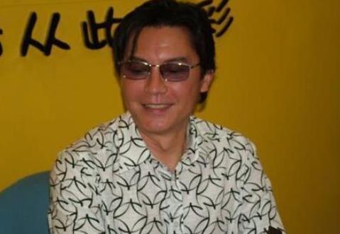 他是“最美东方男子”，曾受伤找裁缝缝8针，被挚爱拒绝孤独一生