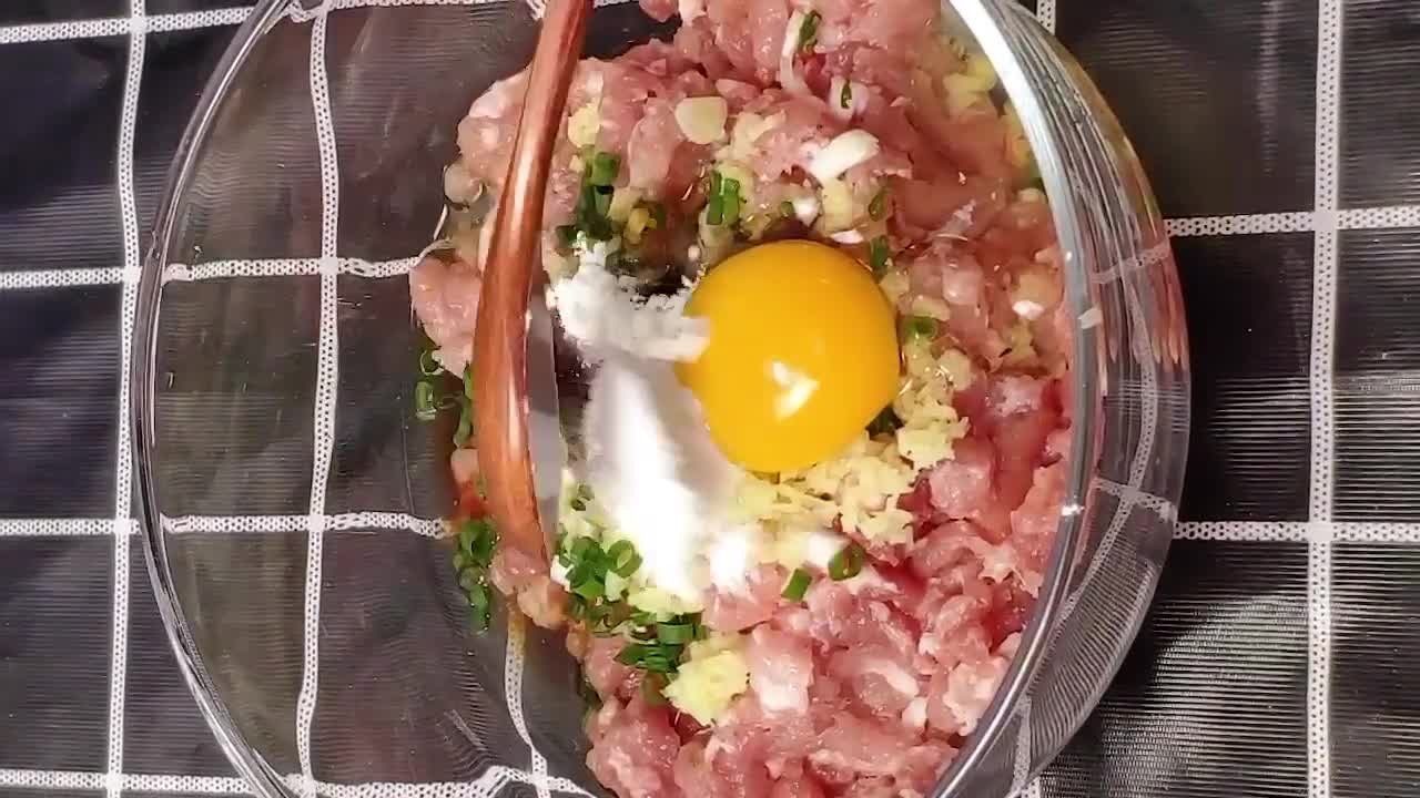 虎皮尖椒酿肉辣不辣,虎皮尖椒不油炸的做法