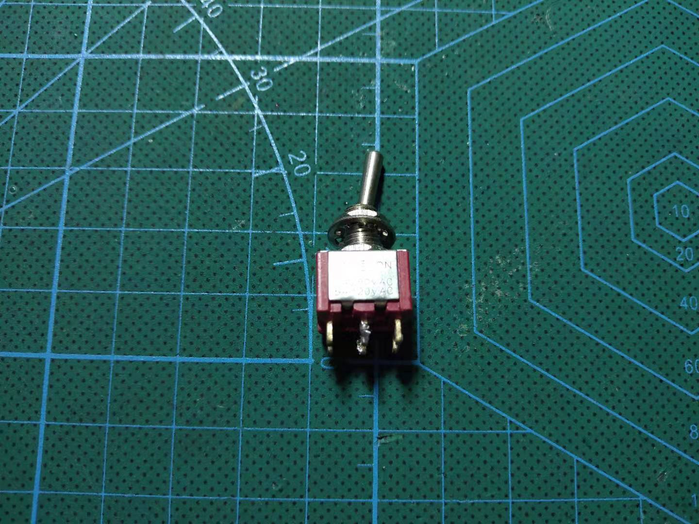 自制遥控飞机需要哪些材料,遥控飞机的遥控器自制