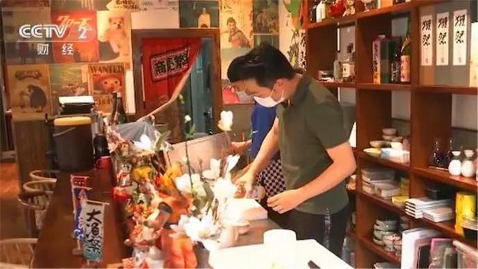 扇贝臭了、小龙虾死了、三文鱼没了！记者调查：疫情下的海鲜市场，发现了什么？