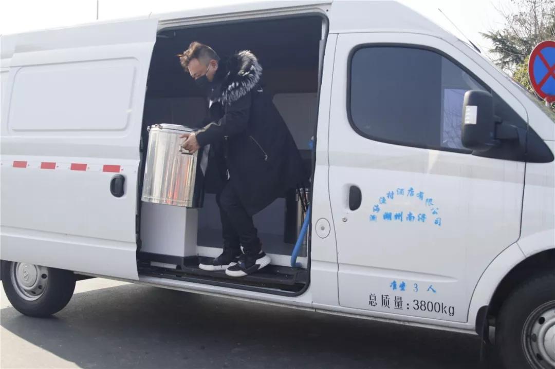 南浔这家企业每天向卡点送去150多份爱心餐