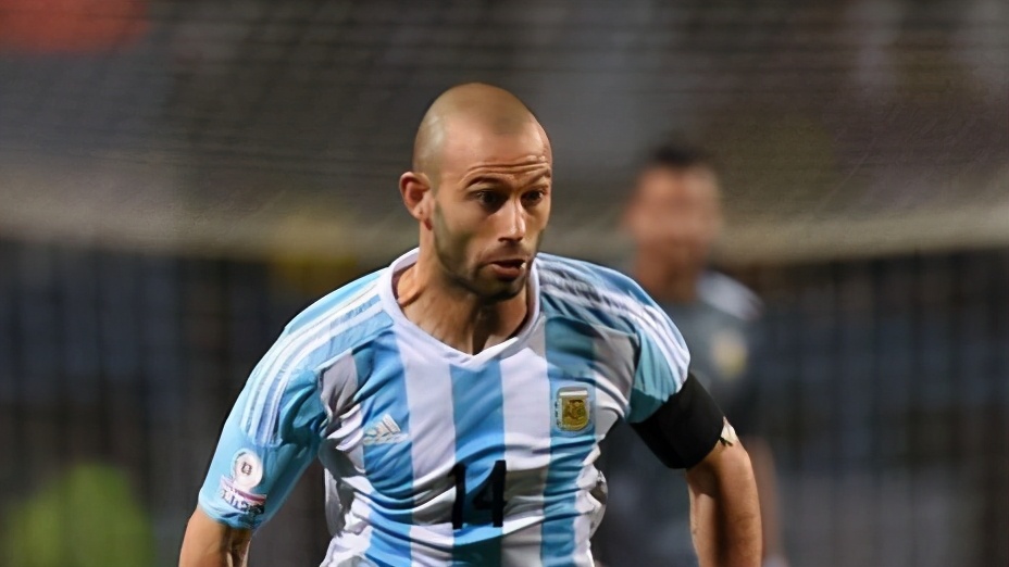 马斯切拉诺踢单后腰什么水平,马斯切拉诺巅峰巴萨