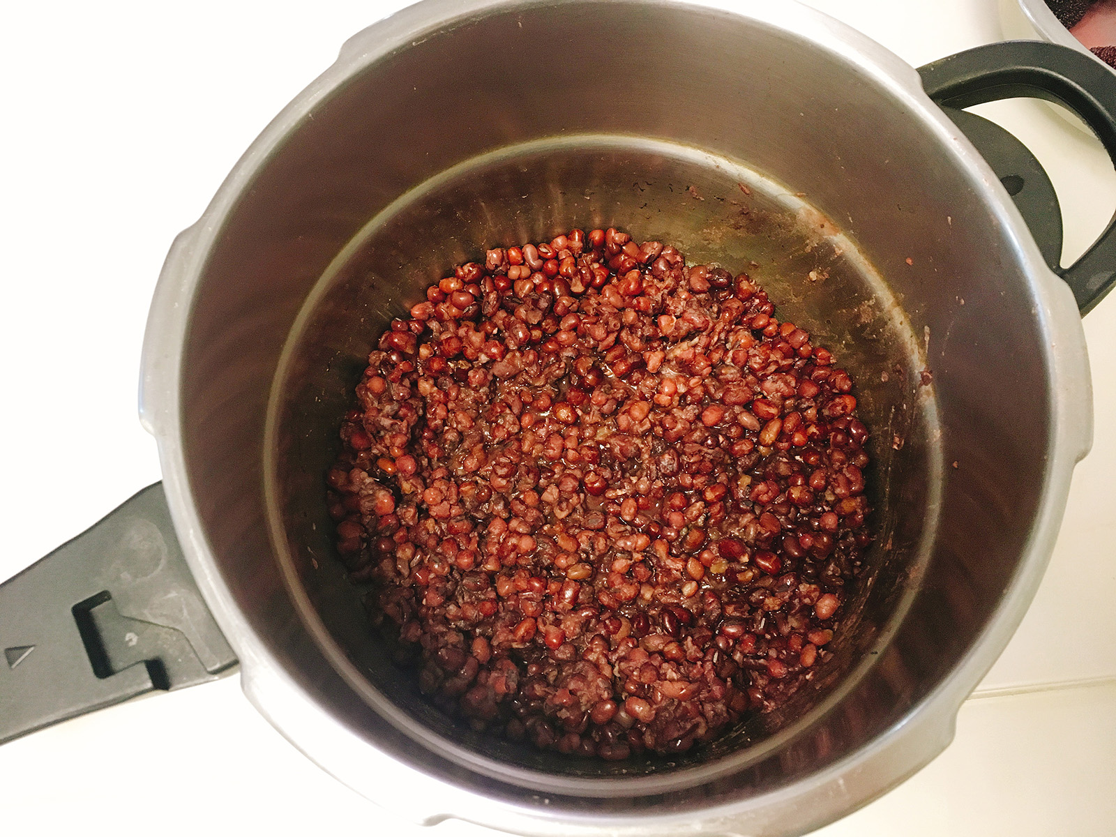 红豆沙加糖好还是加盐好吃,炒制红豆沙先放糖好还是后放糖好