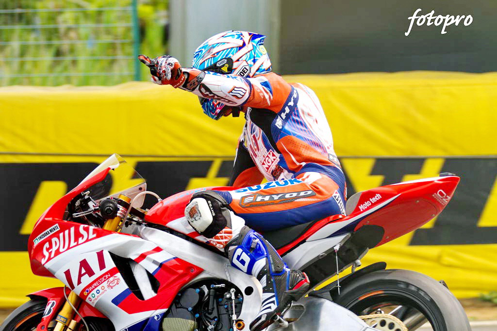 日企四缸600跑车的小灶J-GP2（4）：惟墙内香的Suzuki