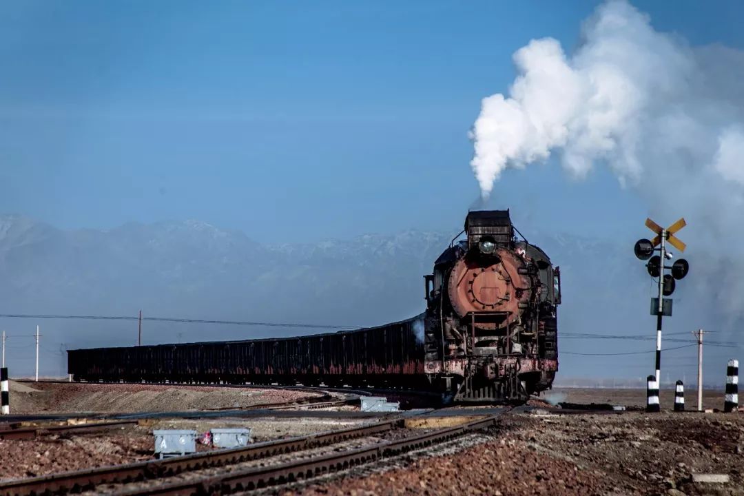 在大*疆新**,世界上最后的蒸汽火车还在奔驰