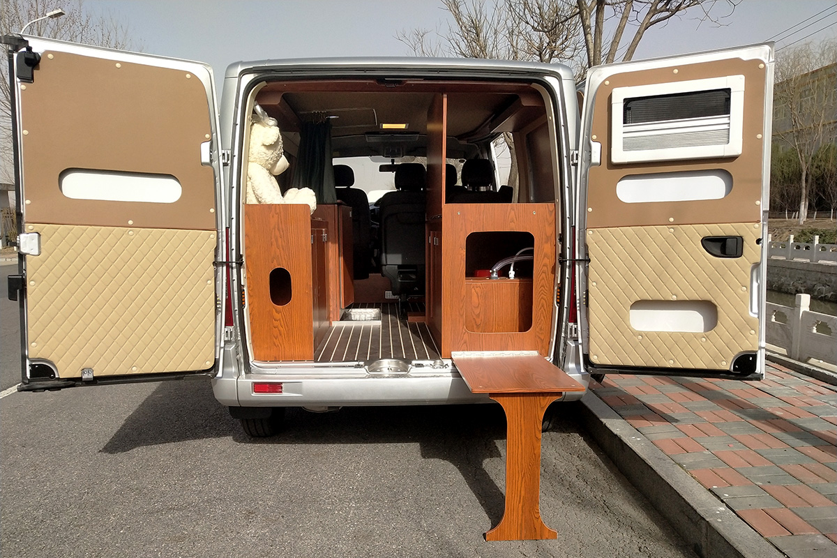 短轴B型还带折叠抽拉式卫生间远足也可冲凉的小胖虎房车