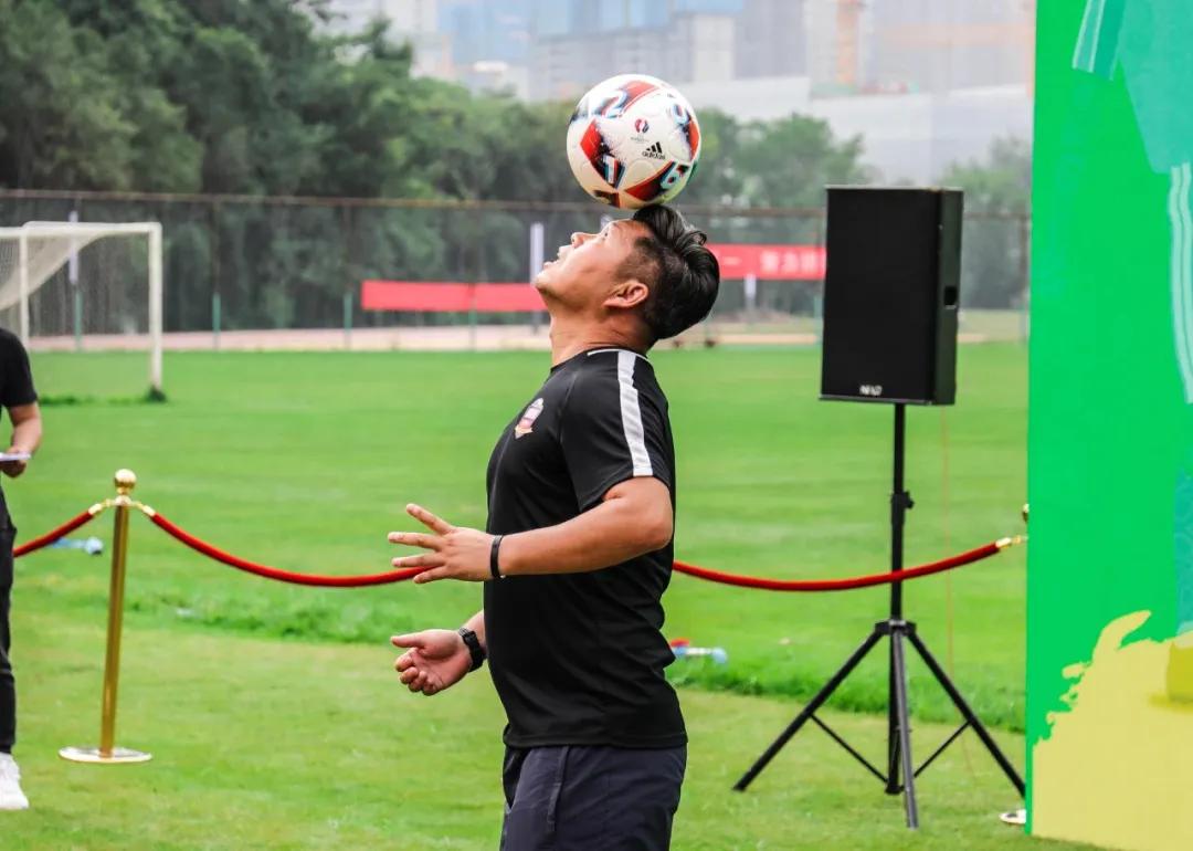 全民健身云行动丨看颠球达人各显神通