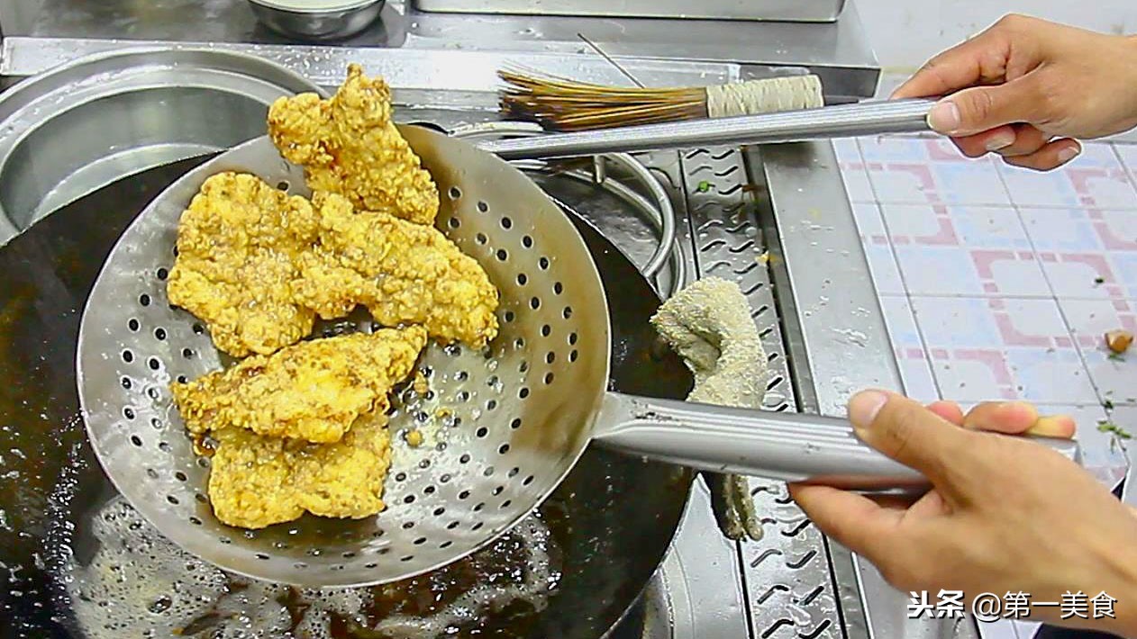家常炸鸡排最简单做法视频,经典小吃炸鸡排的自制做法