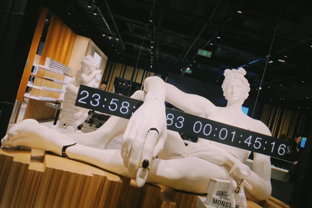 越来越飘,日入10亿的商场我也敢....