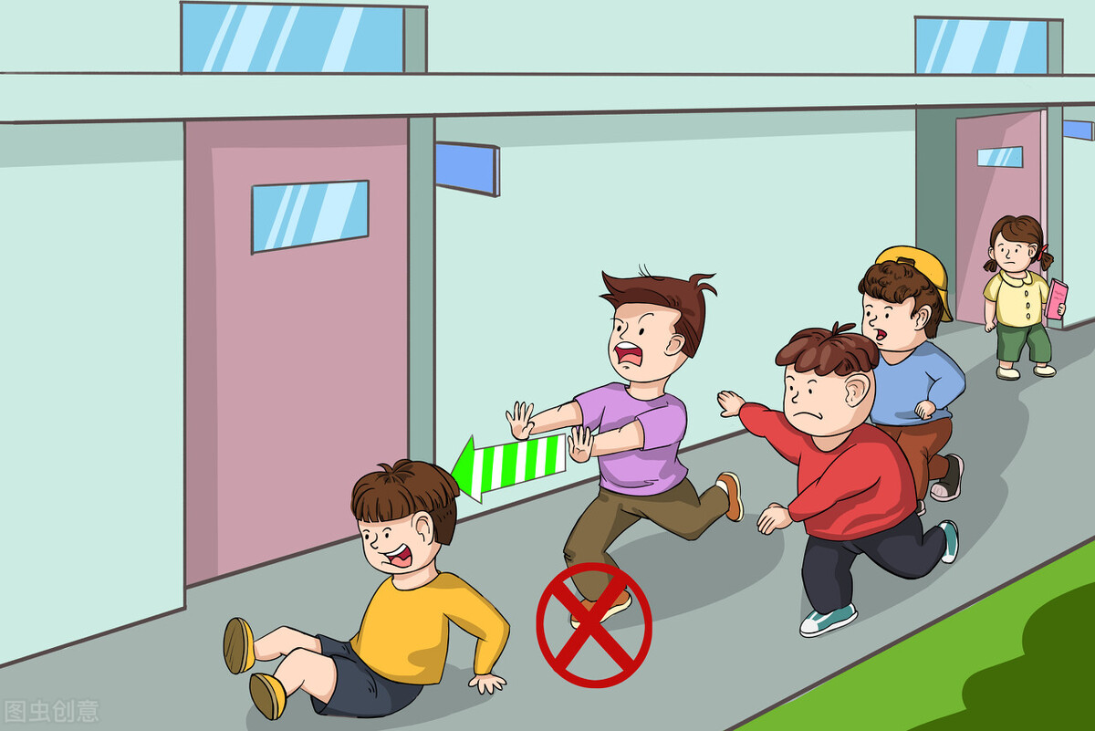 8岁男童在学校跌倒未引起重视,几天后高烧不退被医院诊断为骨髓炎。专家提醒若摔伤后疼痛加重要及时就医