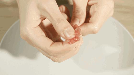 千万不要给孩子玩网红玩具,家长必须记住孩子玩的危险玩具