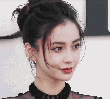 杨颖早期照片和现在对比,杨颖早期照片和现在照片