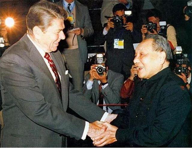 1979年*小平邓**访美的旋风九日，卡特：和他谈判是一种乐趣