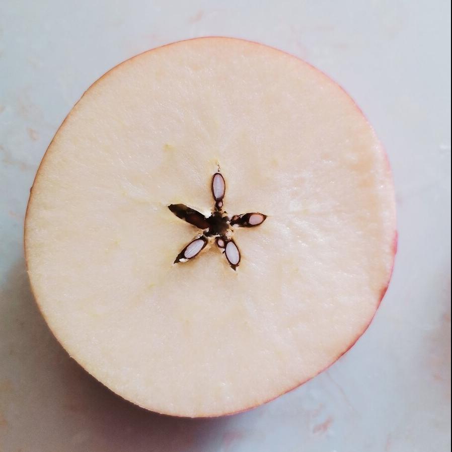 杨桃是怎么长得跟五角星一样,水果杨桃的特点