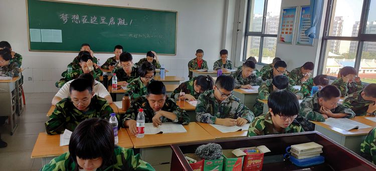 短暂而漫长的军训,军训进行时新生军训纪实全程高燃