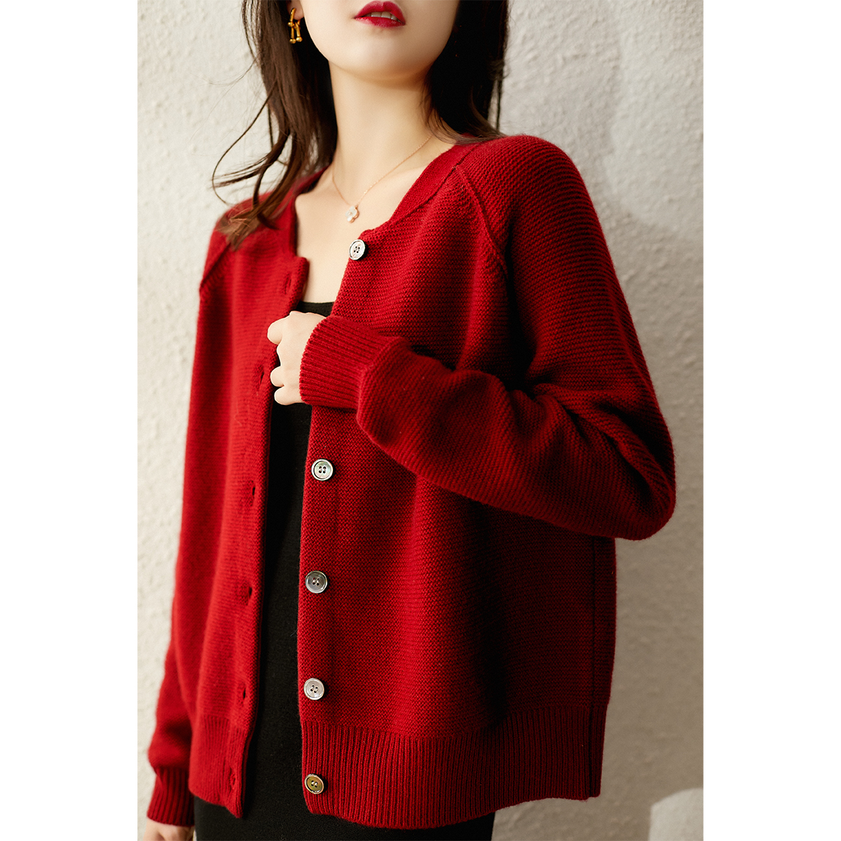 秋天薄款针织小开衫,初秋必备的针织开衫