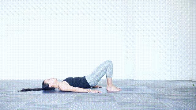 一分钟拉伸颈部瑜伽体式,改善脖子后面大包的瑜伽方法