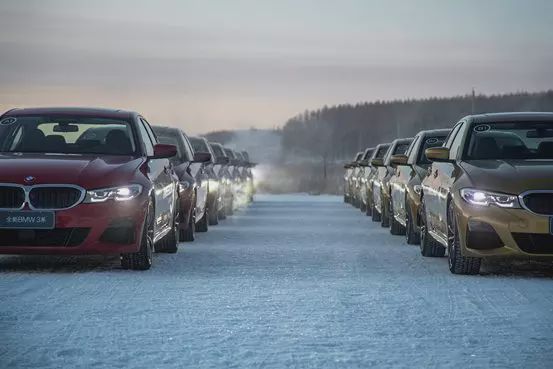 冬天最有意思的事情之一，开着宝马在-30℃冰面漂移