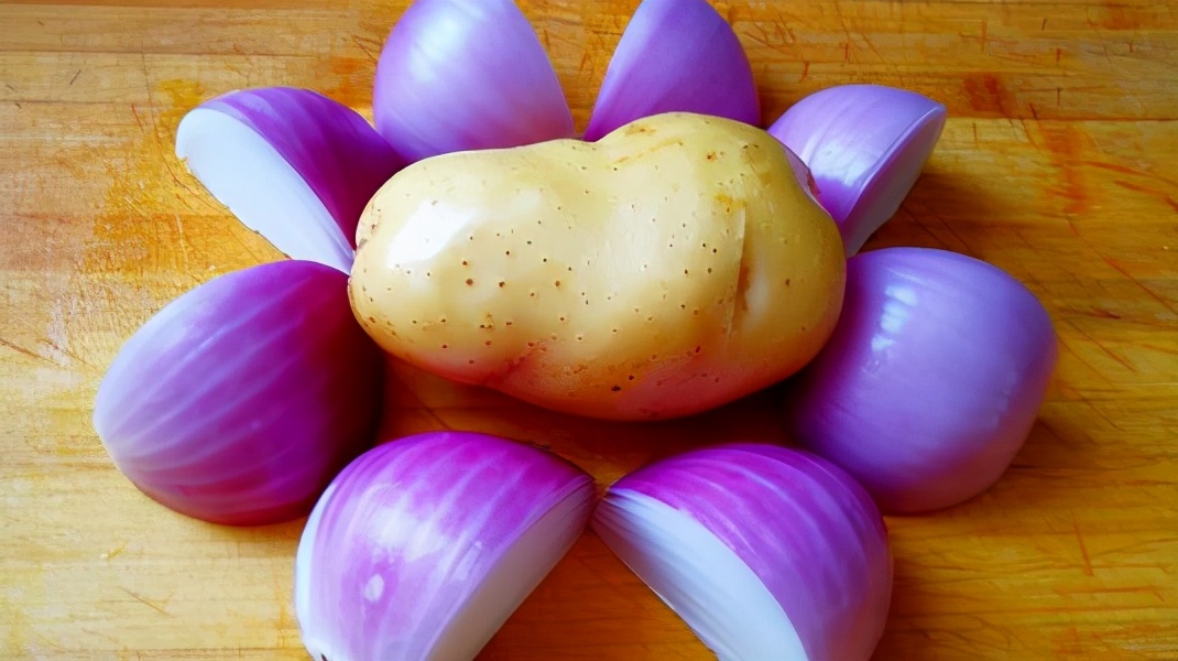 洋葱炒虾仁怎么做好吃又简单,洋葱炒虾仁怎么做简单又好吃