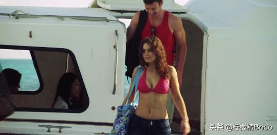 什么是科幻神剧情？美国电影《恐龙侵袭》，上海堡垒也要让位