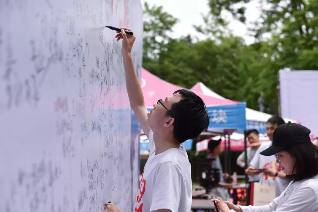 确认过眼神这是谁唱的歌,确认过眼神是过年要加班的人