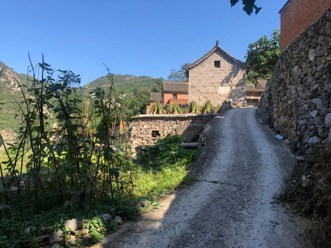走进太行山深处山村,走进古老的石头村
