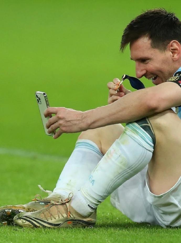 梅西iphone世界杯,梅西夺冠激动时刻视频