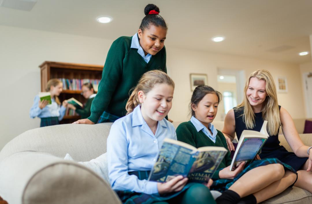 谁才是真正的“女版伊顿”？英国网友吵翻了