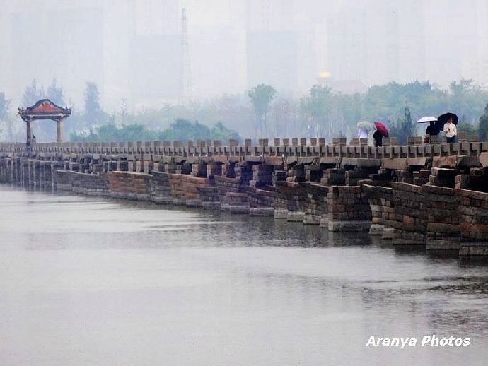 福建晋江安平桥视频,雨中安平桥