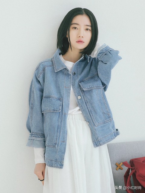 40岁女人减龄穿搭牛仔上衣加纱裙,牛仔外套配纱裙真好看