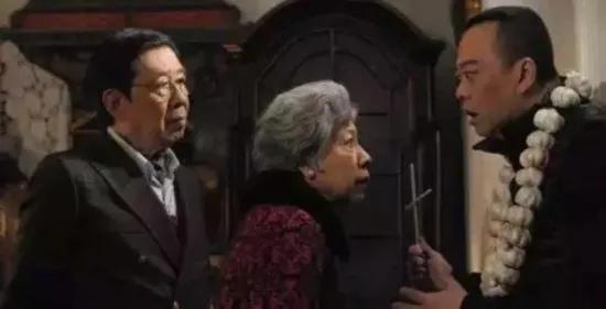 还记得“神婆专业户”罗兰吗?85岁的她如今过得怎么样