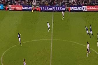 上海上港后卫傅欢放弃追球动图,各大解说看待傅欢放弃防守