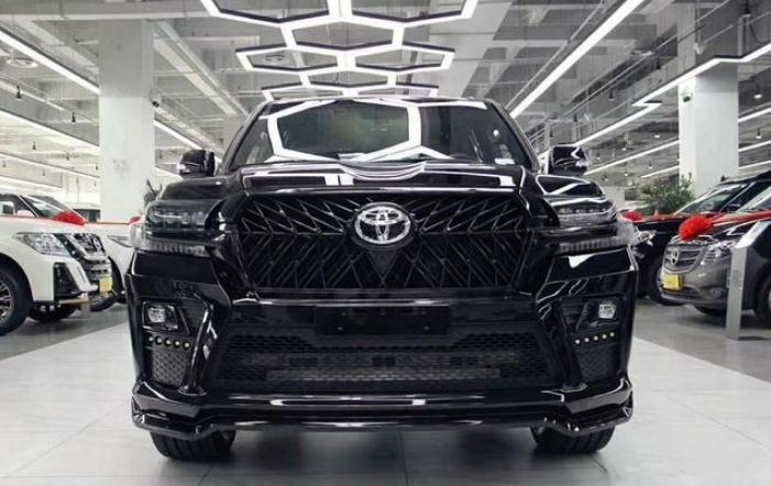 兰德酷路泽出“黑豹”！近5.2m外观凶狠，扭矩529N.m，越野稳如牛