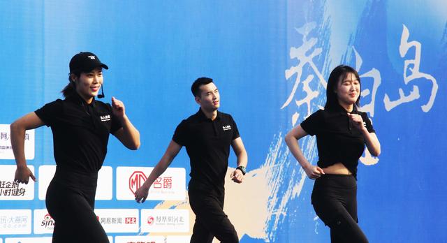 马拉松2万人奔跑,2万高颜值公路赛