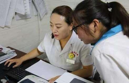 高三女生挤出“母乳”，仍坚称自己是处女，医生的话让妈妈泪目