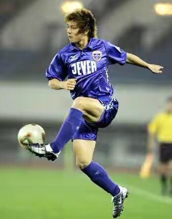 39岁的小将汪嵩重返中超,汪嵩头球建功