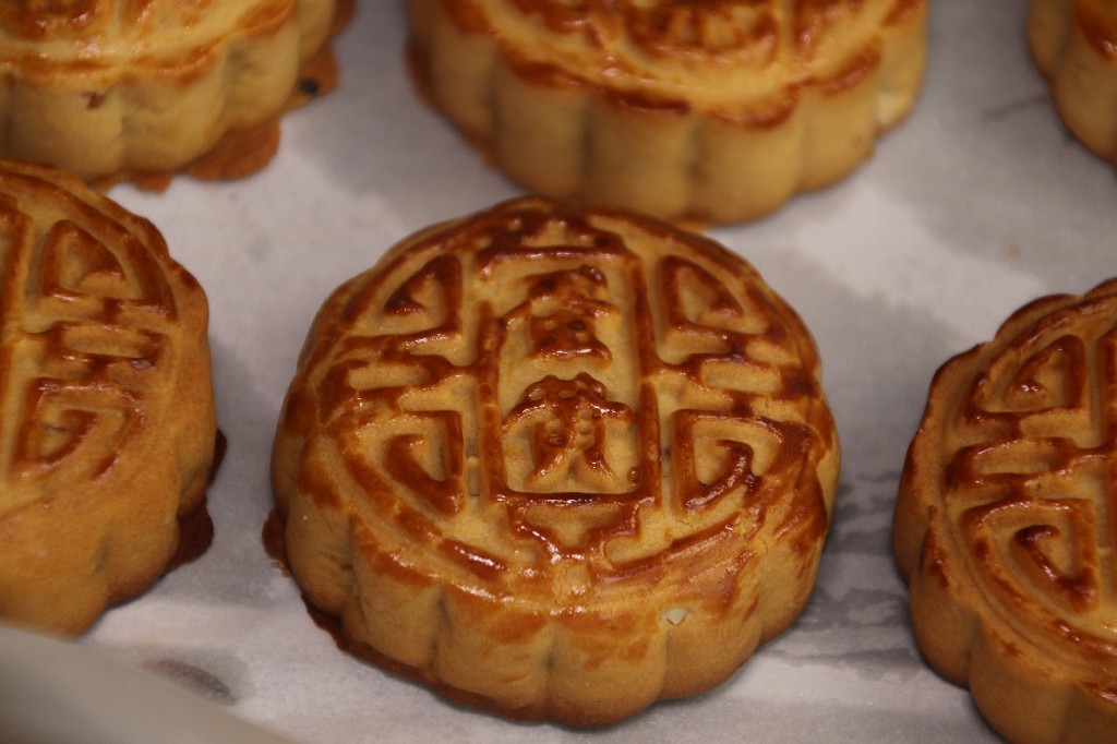 五仁月饼从和面到做的方法,老式五仁月饼馅料最佳配方和做法