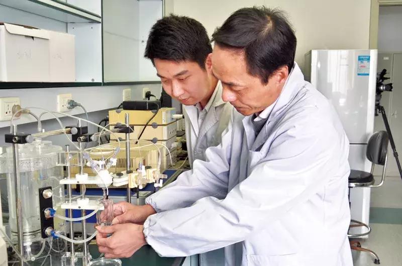 以身许祖国下一句,以身许国的万丈豪情