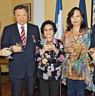 香港“四大家族”：“废太子”的连环闹剧