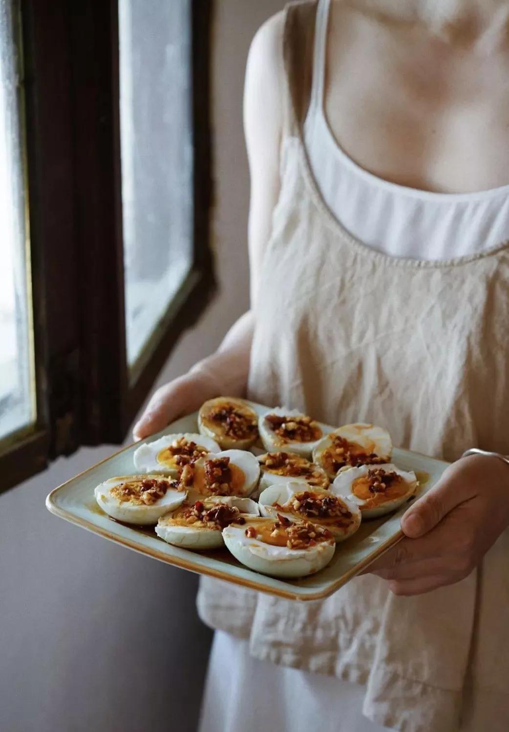 80后夫妻住山,80后两口子隐居大山