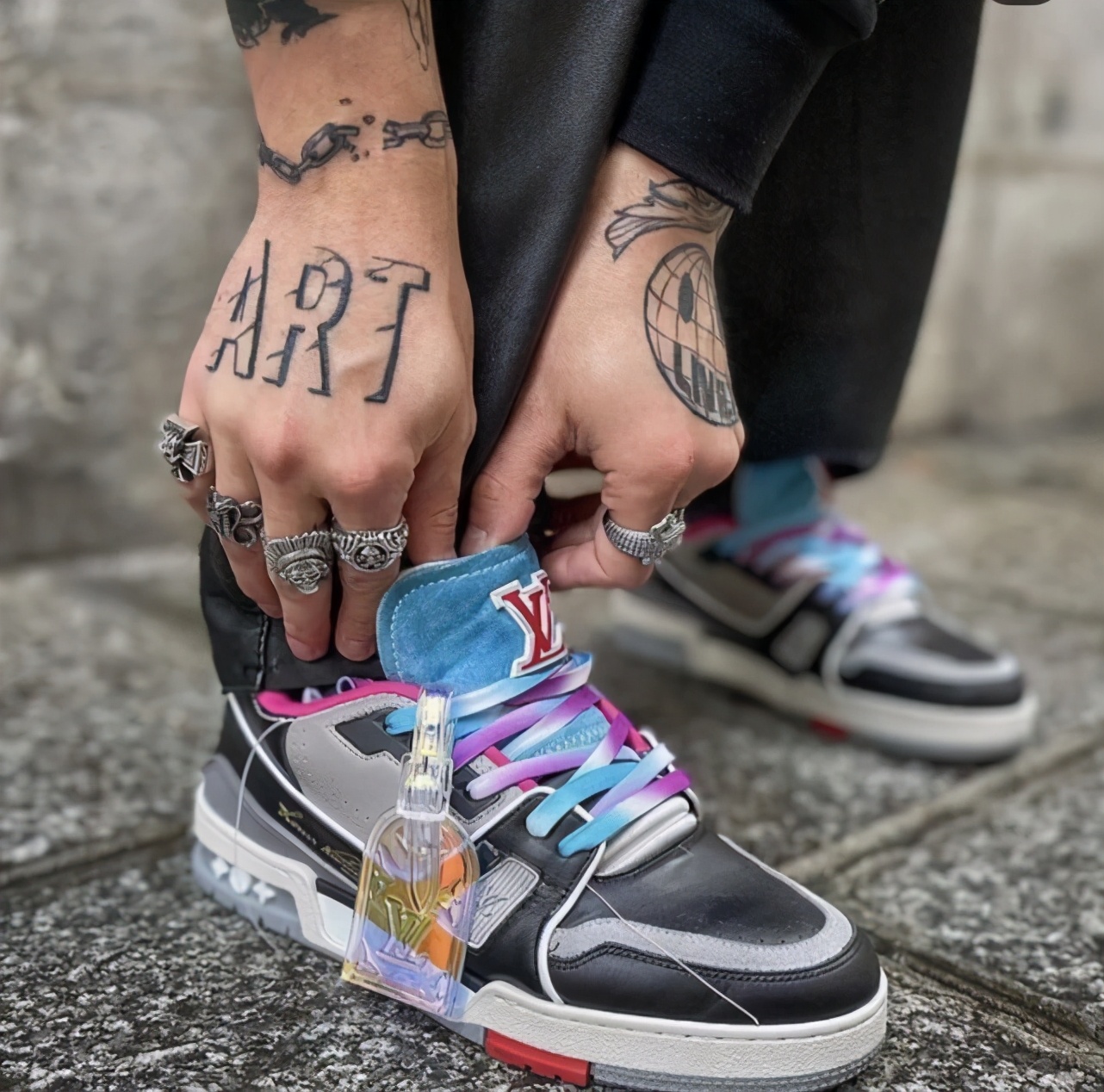 lv鞋贵还是aj贵,lv和aj哪个值得买