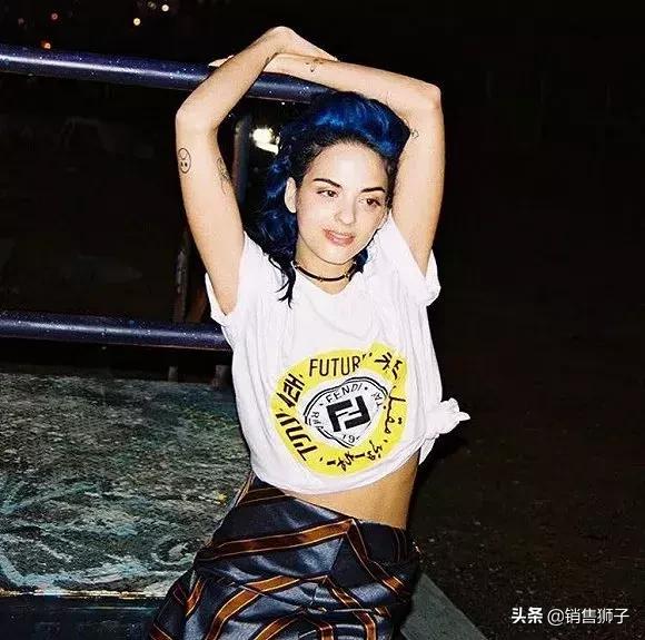 为什么这么多人喜欢t恤,为什么一件t恤卖一百多