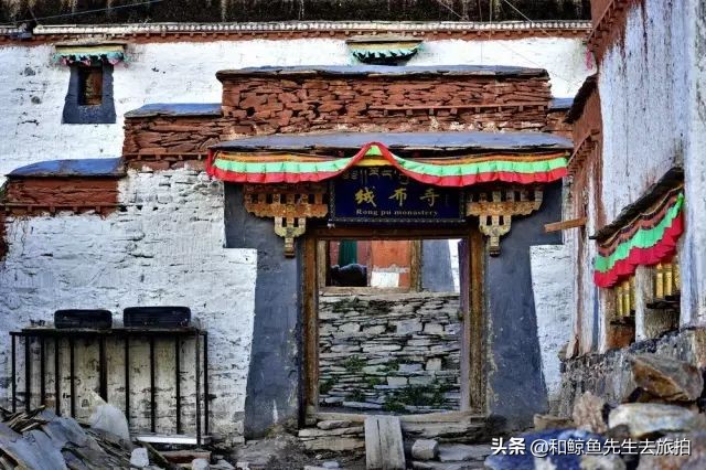 珠峰8844纪念碑和地球第三极,珠峰8844纪念碑在景区内多远