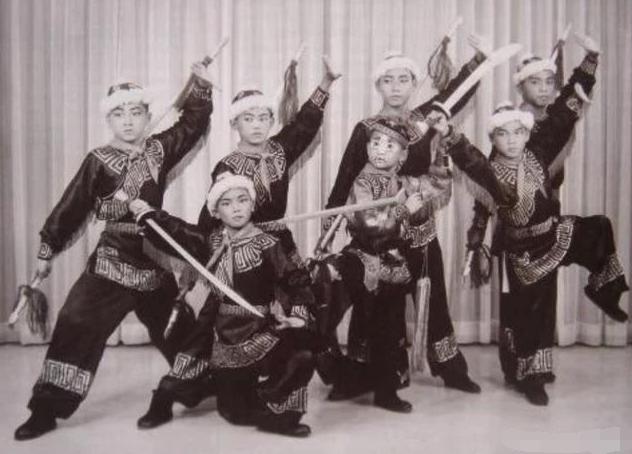 一部早期元彪拍的电影,70年代香港电影元彪