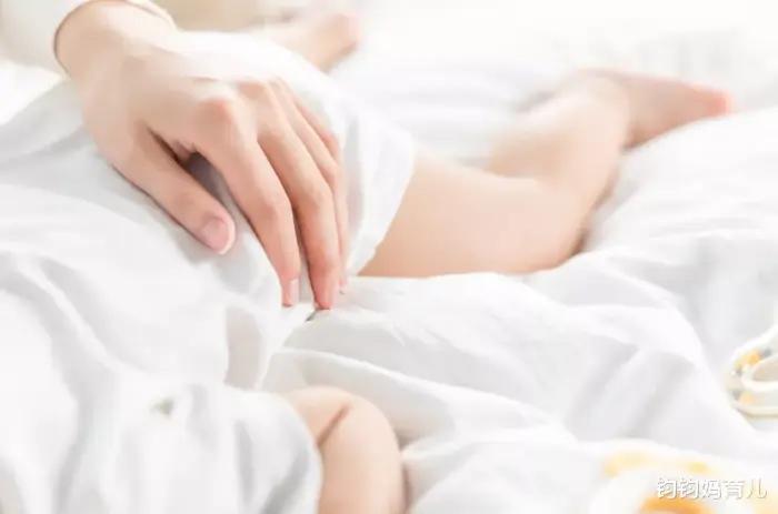 宝宝睡觉不踏实用什么方法,宝宝睡觉不安稳怎么办