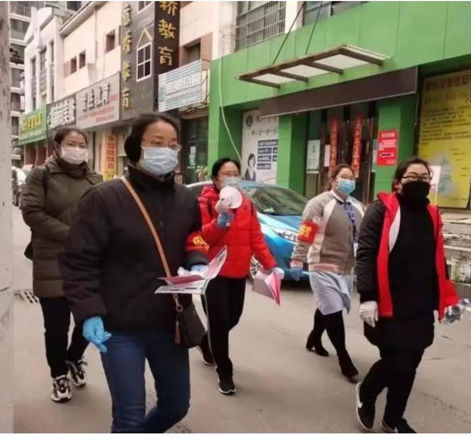 社区党员干部志愿者助力疫情防控,社区吹哨党员助力疫情