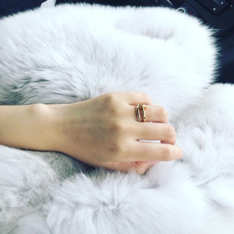 卡地亚钉子戒指是开口的吗,卡地亚不带钻钉子戒指价格